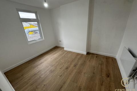 5 bedroom apartment to rent, Whitton Road, HOUNSLOW TW3