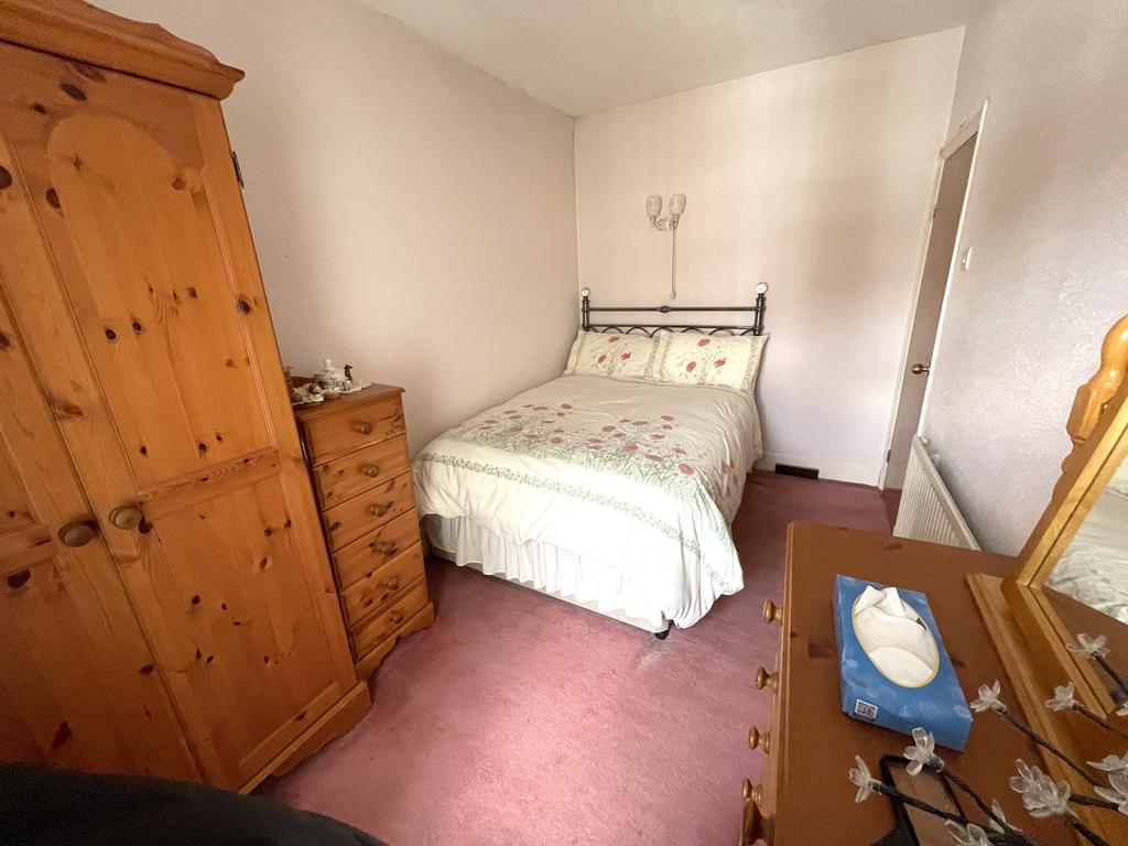 Bedroom 1a.JPG