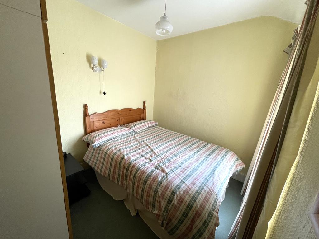 Bedroom 2.JPG