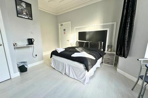 106 Crescent Road, Rhyl, LL18 1LY
