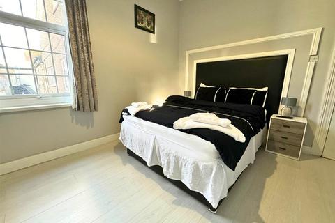 106 Crescent Road, Rhyl, LL18 1LY