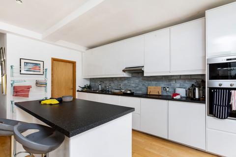 2 bedroom flat to rent, Northburgh Street London EC1V