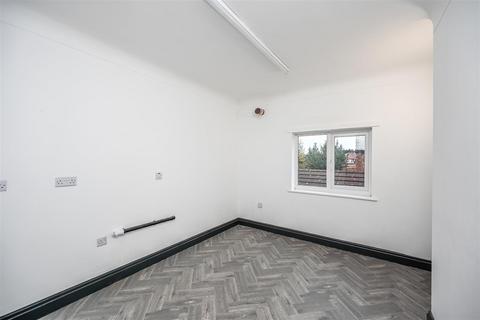 Property to rent, Liverpool Road South, Maghull