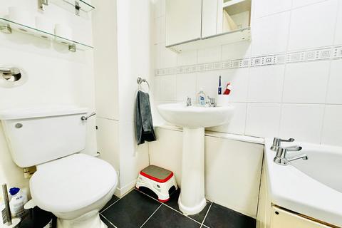 2 bedroom end of terrace house to rent, Stapleford Close, London E4