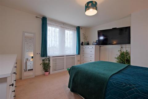 77 Castlehill Road, Overtown, Wishaw, ML2 0QX