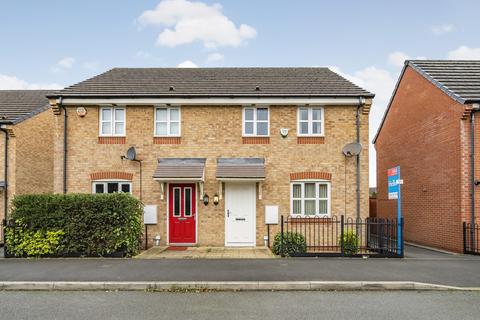 3 bedroom semi-detached house to rent, Shillingford Road, Manchester, M18