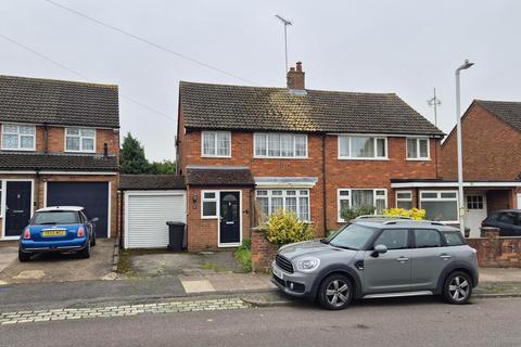 3 bedroom semi-detached house to rent, Wingate Road, Dunstable, LU5