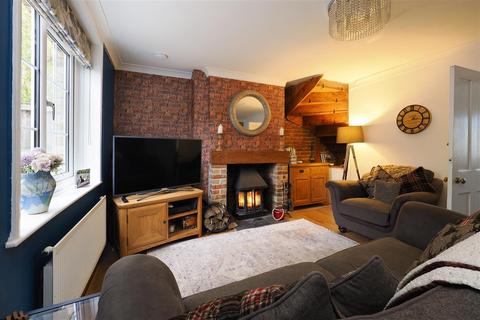 2 bedroom terraced house for sale, Barfreston Court Cottages, Barfrestone