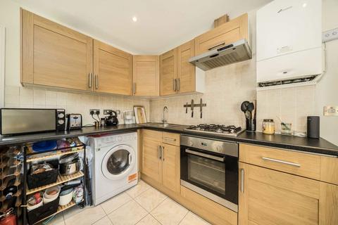 1 bedroom flat for sale, Friern Barnet Road, London N11