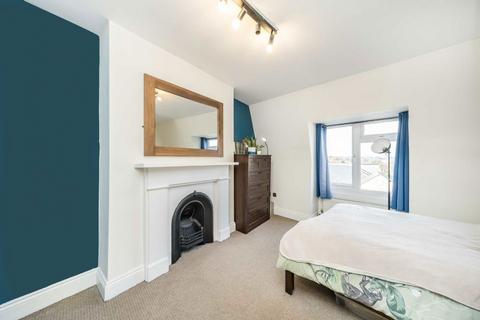 1 bedroom flat for sale, Friern Barnet Road, London N11