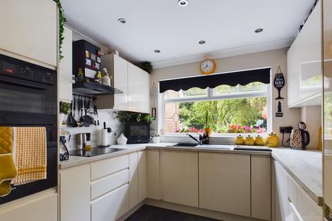 10 Miles Close, Harlow, CM19 4DX