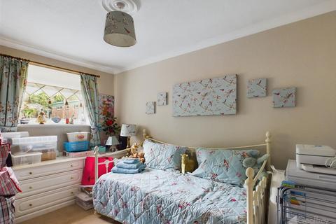 10 Miles Close, Harlow, CM19 4DX