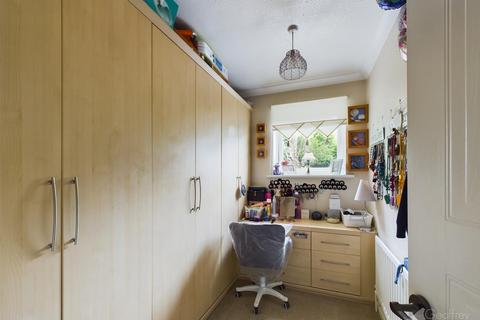 10 Miles Close, Harlow, CM19 4DX