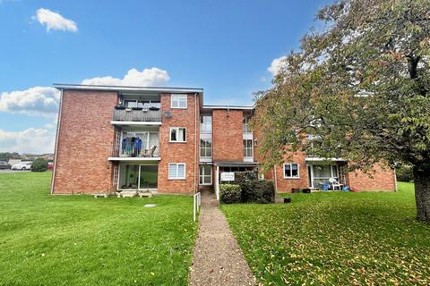 2 bedroom flat to rent, Windsor Close, Taunton TA1