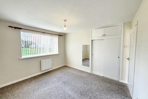 2 bedroom flat to rent, Windsor Close, Taunton TA1