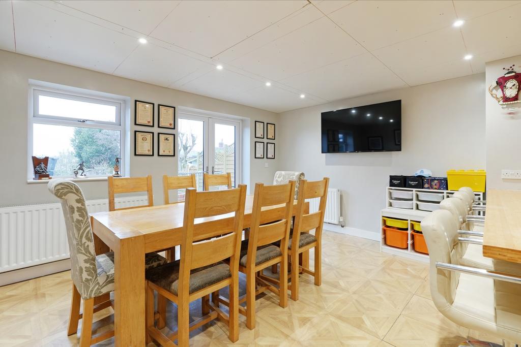 Open Plan Kitchen and Dining Room