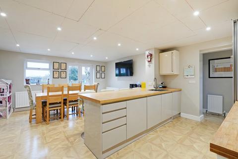15 Warminster Drive, Sheffield, S8 9NX