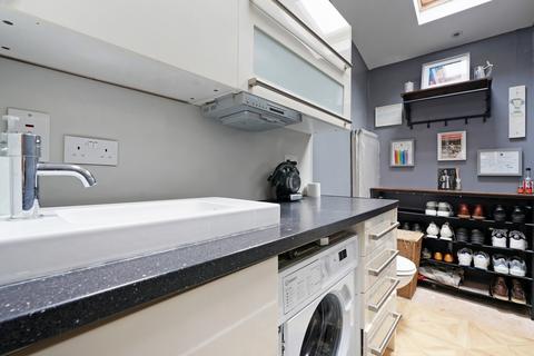 15 Warminster Drive, Sheffield, S8 9NX