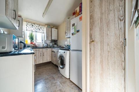 2 bedroom flat for sale, Farmhouse Meadow,  Witney,  OX28