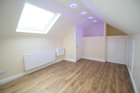 3 bedroom apartment to rent, Beulah Road, Thornton Heath, CR7