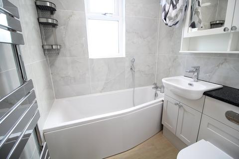 3 bedroom apartment to rent, Beulah Road, Thornton Heath, CR7