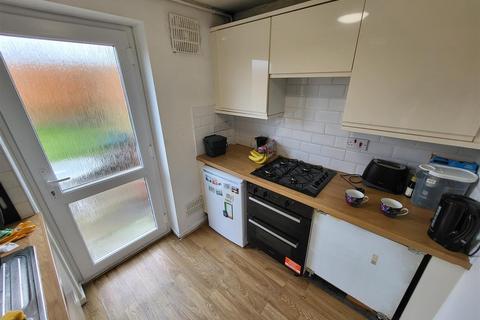 2 bedroom flat to rent, Gatcombe Drive, Bristol BS34