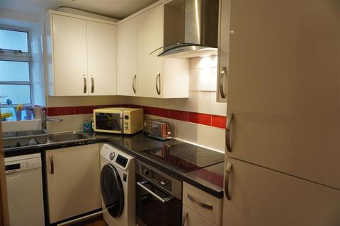 2 bedroom flat to rent, Vicarage Gate, London W8