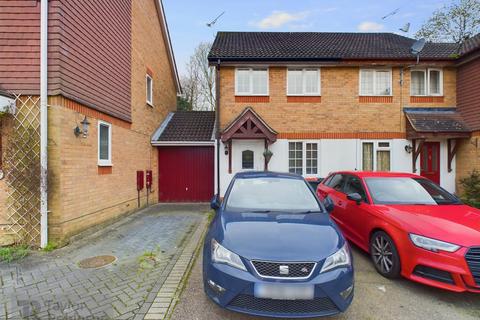 2 bedroom end of terrace house for sale, Bewbush Manor, Crawley