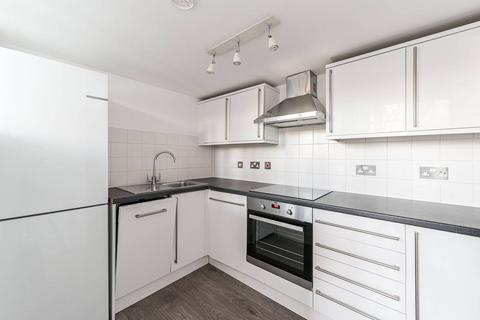 3 bedroom flat to rent, Este Road, Clapham Junction, London, SW11