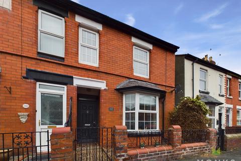 2 bedroom end of terrace house for sale, Albert Road, Oswestry