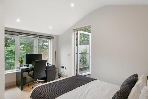 3 bedroom flat for sale, 6 Elms Road, London, SW4