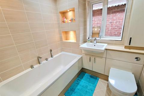 4 bedroom detached house for sale, Kingfisher Close, Sheldon, Birmingham