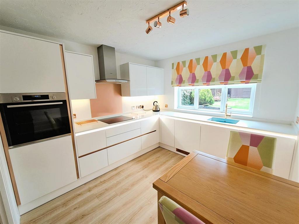 Re Fitted Wren Kitchen
