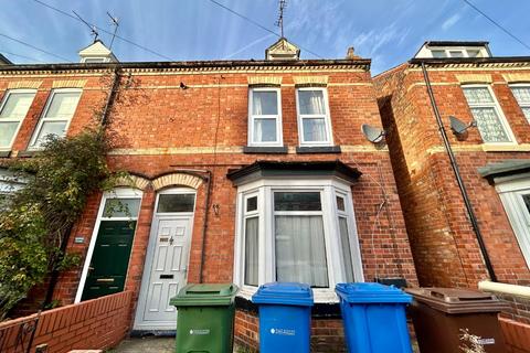 3 bedroom end of terrace house to rent, 3 Bed End-Terraced House, Oxford Street, Bridlington, YO16 4LB