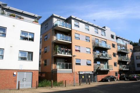 2 bedroom flat to rent, Talbot Close, Mitcham CR4