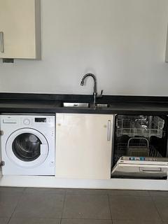 2 bedroom flat to rent, Talbot Close, Mitcham CR4