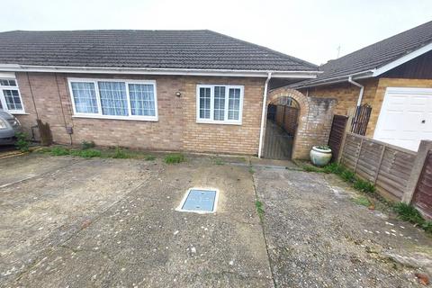 4 bedroom bungalow to rent, Ruskin Way, Hampshire PO8