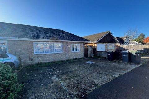 4 bedroom bungalow to rent, Ruskin Way, Hampshire PO8