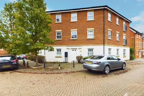 2 bedroom flat to rent, Whernside Drive, Stevenage SG1