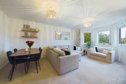 2 bedroom flat for sale, Upper Avenue, Eastbourne