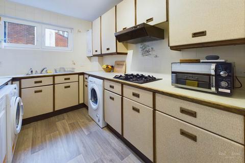 2 bedroom flat for sale, Upper Avenue, Eastbourne