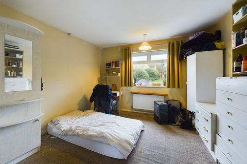 104 Greenview Drive, Northampton, NN2 7LQ