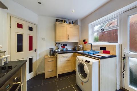 104 Greenview Drive, Northampton, NN2 7LQ