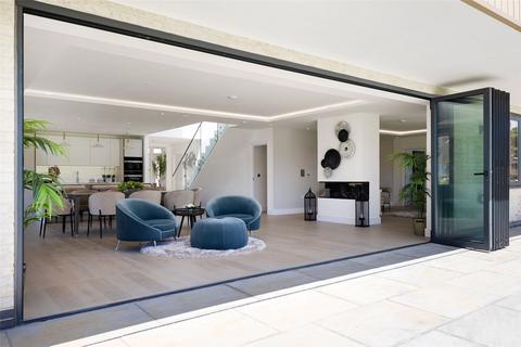 4 bedroom detached house for sale, Courtlands Park, Banstead, Surrey, SM7