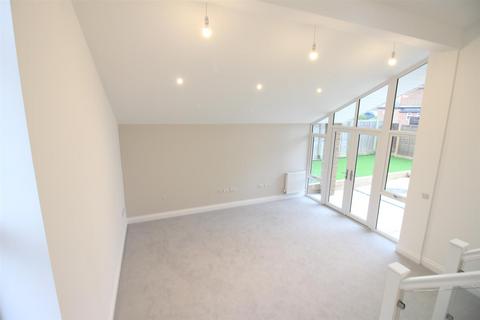 3 bedroom detached house for sale, Kingsley Grove, Reigate RH2