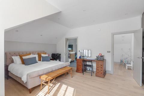 3 bedroom flat for sale, Myers Court, Elms Road, London, SW4