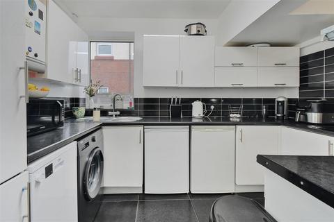 3 bedroom end of terrace house for sale, Tennyson Avenue, Clifton