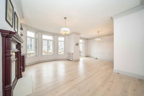 4 bedroom flat to rent, Pembridge Villas, London W2