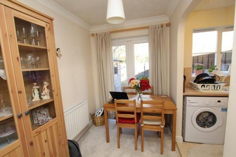 2 bedroom semi-detached house to rent, Westons Brake, Bristol BS16