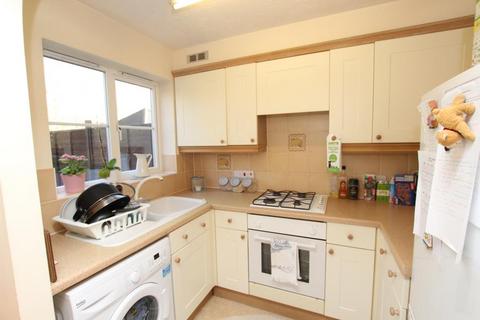 2 bedroom semi-detached house to rent, Westons Brake, Bristol BS16